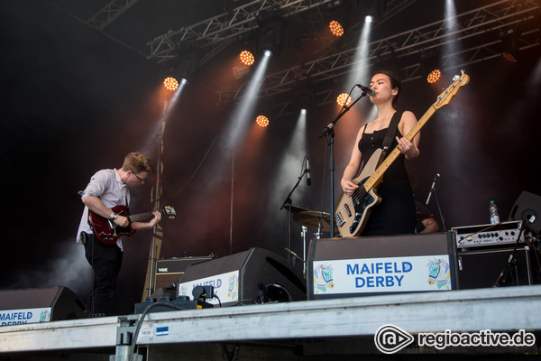 Lady in black - Mitski: Live-Bilder der Power-Frau auf dem Maifeld Derby 2017 