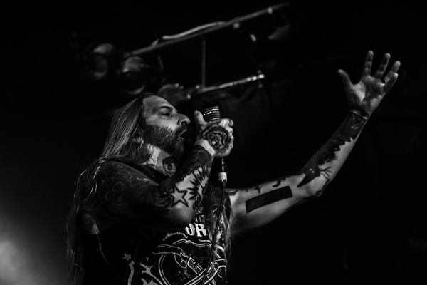 Die dunkle Seite: Bilder von DevilDriver live im Hirsch in Nürnberg 2017