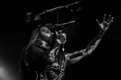 Die dunkle Seite: Bilder von DevilDriver live im Hirsch in Nürnberg 2017