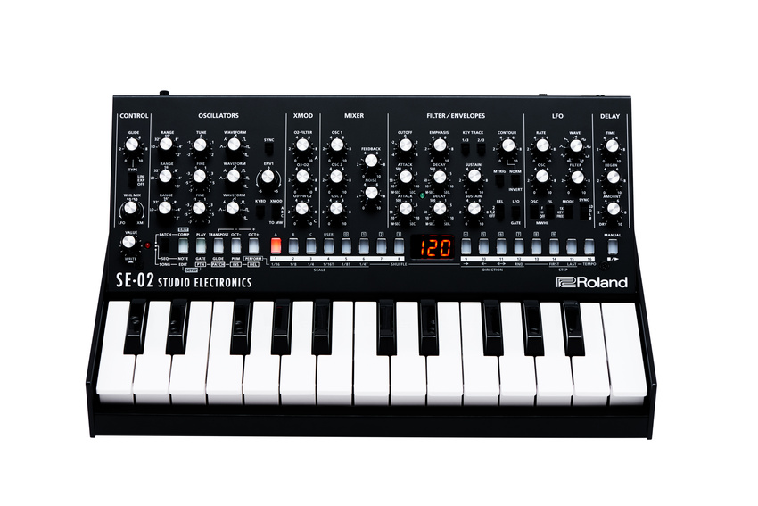 Roland präsentiert den SE-02 Analog Synthesizer und die FA-07 Music Workstation