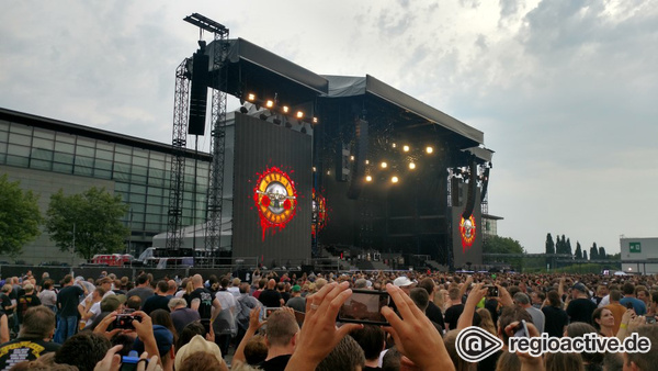 Ein Konzert für die Ewigkeit - Denkwürdig: Guns N' Roses trotzen in Hannover dem Regen 