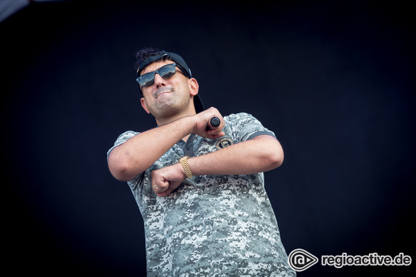 Deutscher Rapper mit türkischen Wurzeln - Haftbefehl: Live-Bilder des Rappers beim Southside Festival 2017 