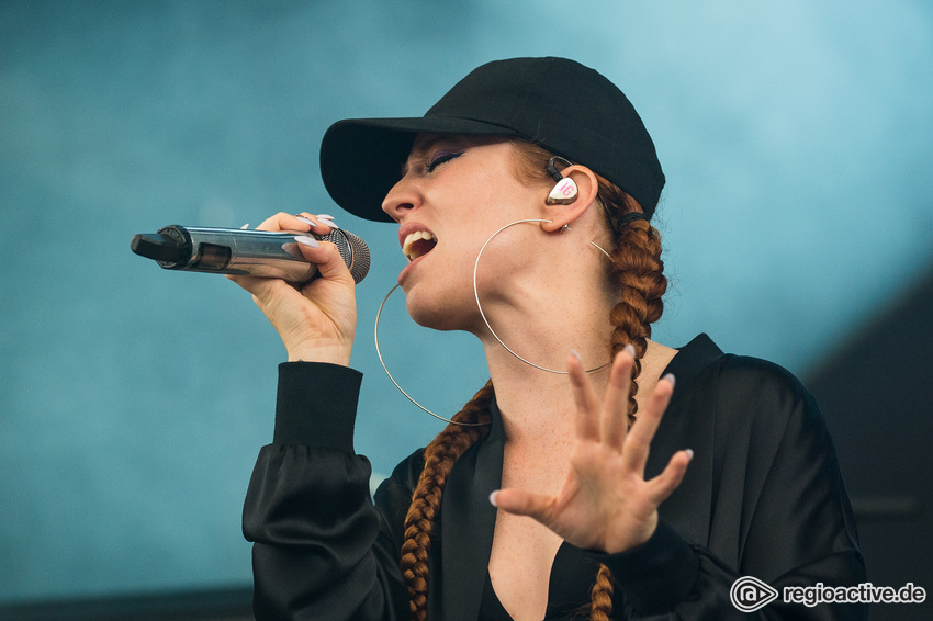 Jess Glynne (live beim Wireless Festival, 2017)