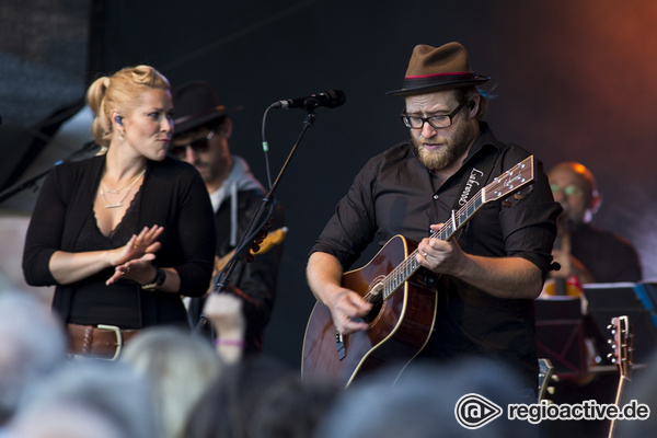 Keine Luxusprobleme, nur Gefühl - Gregor Meyle & Band verzaubern beim Burgsommer Neuleiningen 