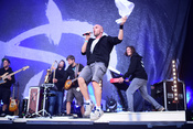 Kraftvoll: Live-Fotos von Irie Révoltés beim Happiness Festival 2017