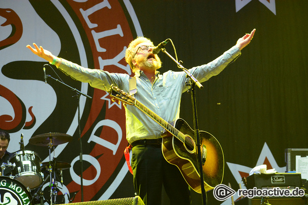 Flogging Molly: Live-Bilder der Punkband beim Happiness Festival 2017