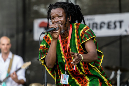 Rastas und Reggae - Karibik-Feeling: Live-Fotos von Pachango & Ya Zuzus im Rebstockpark in Frankfurt 