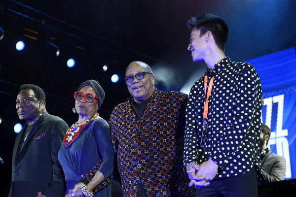 Ehrung einer Legende - Jazzopen Stuttgart: Quincy Jones & Friends lassen den alten Soul erstrahlen 