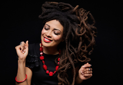 Die Sirene steht alleine da - Valerie June gelingt in Darmstadt vieles, die Magie ihres Albums bleibt sie aber schuldig 