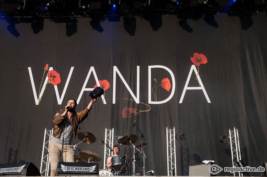 Wanda (live beim Deichbrand Festival 2017)