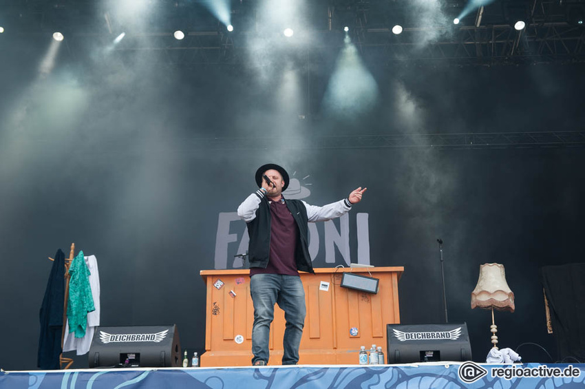 Fatoni (live beim Deichbrand Festival 2017)