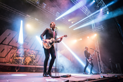 Sehr seriös - Elegant: Live-Fotos von Royal Republic auf dem Traffic Jam Open Air 2017 