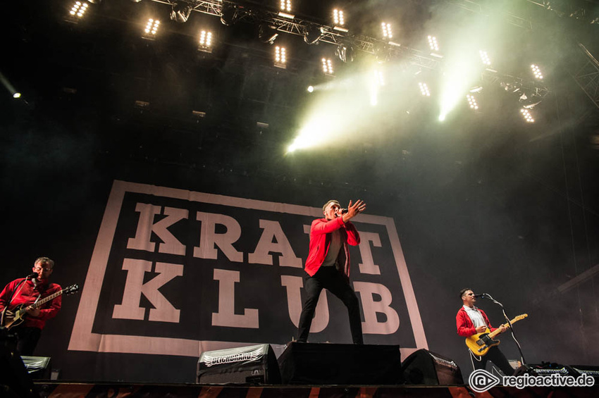 Kraftklub (live beim Deichbrand Festival 2017)