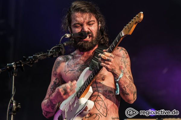 Winter is coming - Wolfszähne: Live-Bilder von Biffy Clyro beim Deichbrand Festival 2017 in Cuxhaven 