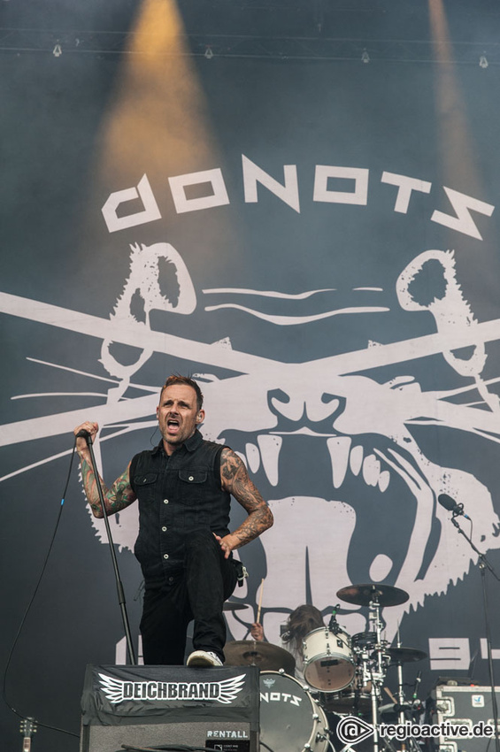 Donots (live beim Deichbrand Festival 2017)