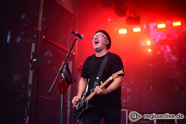 Knallend: Live-Fotos von Elfmorgen beim Trebur Open Air 2017