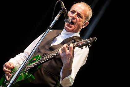 Zum Anfassen und Abgehen - Status Quo und Uriah Heep: Zwei Rocklegenden bei Musik im Park in Schwetzingen 