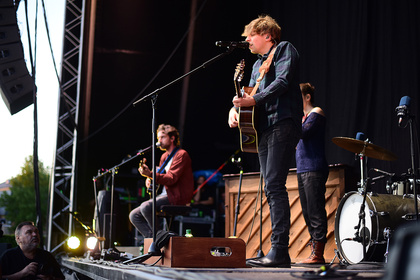 Pärchen-Traum - Emotional: Live-Bilder von Philipp Poisel bei Musik im Park in Schwetzingen 