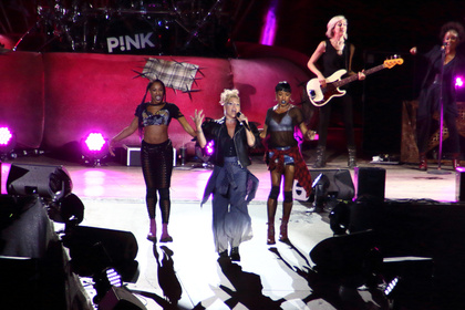 Pop-Gladiatorin - Star zum Anfassen: P!NK rockt die Berliner Waldbühne 