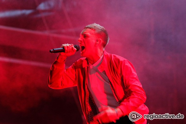 Nightklubbing - In Rot: Bilder von Kraftklub live beim Highfield 2017 