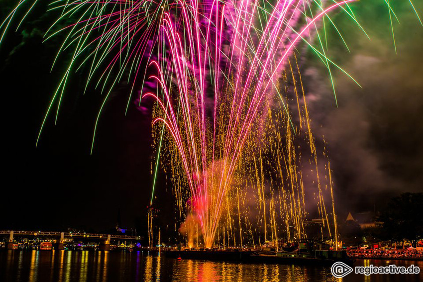 Großes Musikfeuerwerk beim Museumsuferfest Frankfurt 2017