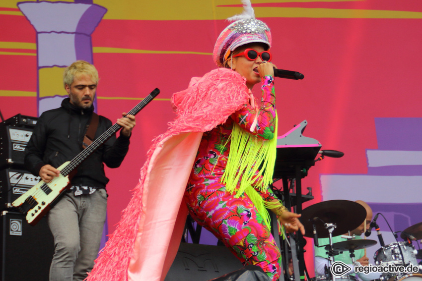 Bomba Estéreo live beim Lollapalooza 2017