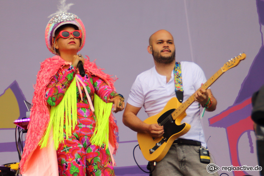 Bomba Estéreo live beim Lollapalooza 2017