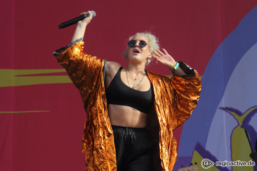 Anne-Marie live beim Lollapalooza