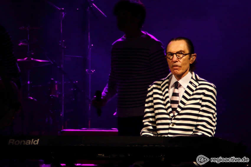 Sparks (live in Berlin, 2017)