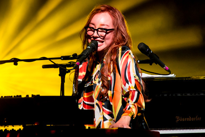 Eine für alle - Tori Amos reißt sich das Tempodrom in Berlin im Alleingang unter den Nagel 