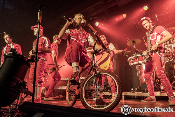 Urban Brass - Moop Mama: Fotos der Bläser-Truppe live beim Reeperbahn Festival 2017 