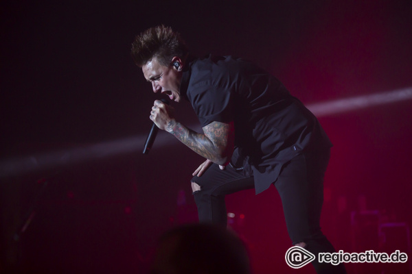 Durch die harten Zeiten - Papa Roach bringen die Stadthalle Offenbach zum Schwitzen 