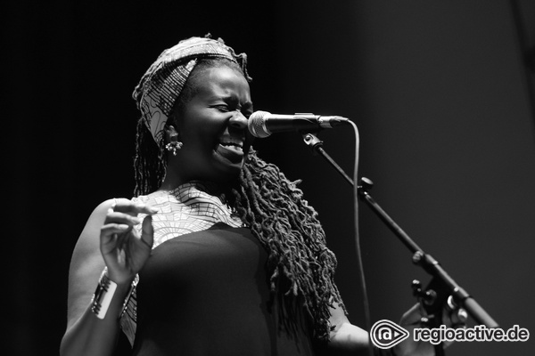 US-afrikanisch - Enjoy Jazz 2017: Live-Fotos von SOMI beim Eröffnungskonzert in Heidelberg 