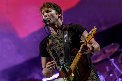 King of Kuschelpop - James Blunt mimt in der Frankfurter Festhalle den Rockstar 