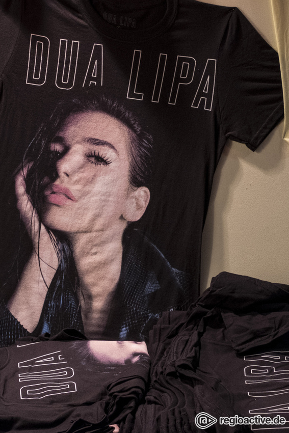 Dua Lipa (live in Hamburg, 2017)