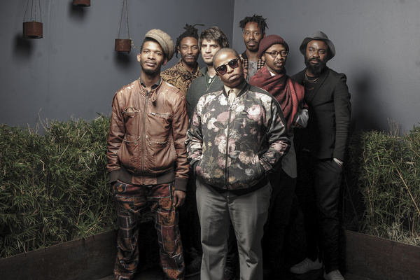 Getanzte Geschichte - Enjoy Jazz 2017: Shabaka and the Ancestors erkunden in Heidelberg rhythmische Traditionen 