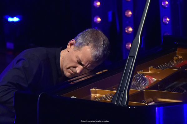 Die Kreativität des Pianisten - Enjoy Jazz 2017: Brad Mehldau erweist sich bei seinem Solokonzert in Heidelberg als Meister der Spannung 