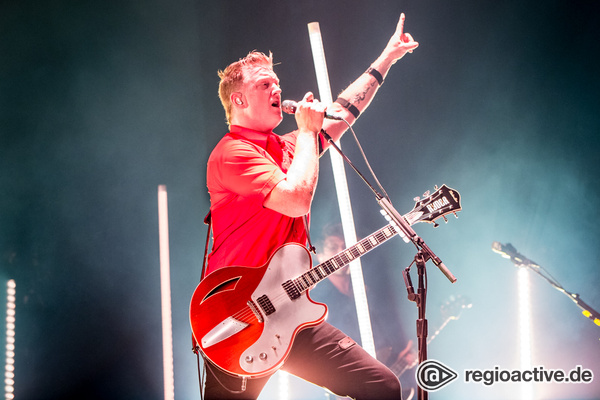 Schweißtreibend - Live-Fotos von Queens of the Stone Age in der König-Pilsener-Arena in Oberhausen 