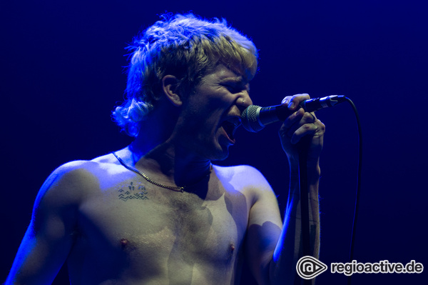 Shirtless - Bilder von Pears als Opener von Rise Against live in der Festhalle Frankfurt 