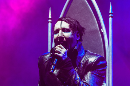 Im Rollstuhl thronend - Marilyn Manson: Live-Bilder des Schock-Rockers in der Sporthalle in Hamburg 