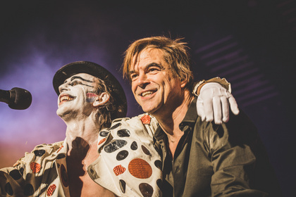 Besondere Gäste - Livebilder von The Adicts als Support der Toten Hosen in Frankfurt 