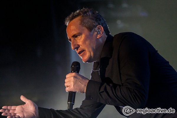 Entspannter Abend - OMD feiern in der Stadthalle Offenbach eine fröhliche Synth-Pop-Party 