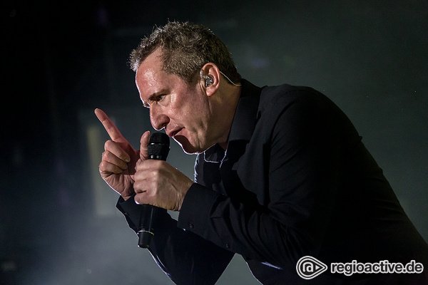 Tanzparty - OMD: Bilder der Synth-Pop-Stars live in der Stadthalle Offenbach 