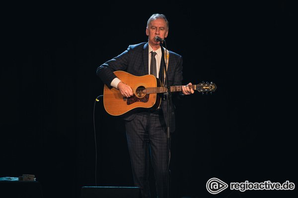 Aussie-Dandy - Robert Forster: Bilder des Go-Between live im Karlstorbahnhof Heidelberg 