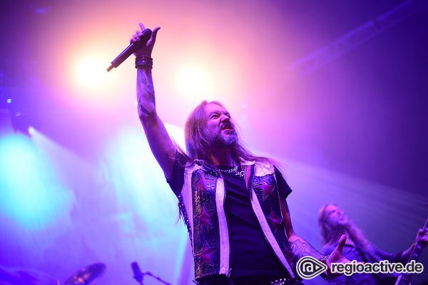 Schwedenhammer - Fotos von Hammerfall live beim Knock Out Festival 2017 in Karlsruhe 