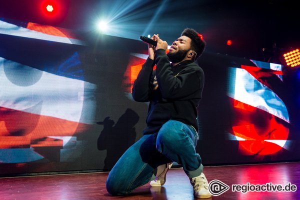 Von null auf hundert - Khalid: Bilder des Sängers live in der Stadthalle Offenbach 