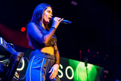 Teenage Years - Live-Bilder von Liv Dawson als Support von Khalid in Offenbach 