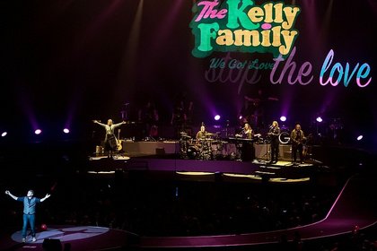 Faszinierende Vielfalt - The Kelly Family feiert in der SAP Arena Mannheim ein rauschendes Familienfest 