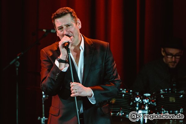 Die goldenen 80er - Spandau Ballet-Sänger Tony Hadley begeistert die Zuschauer im Capitol Mannheim 