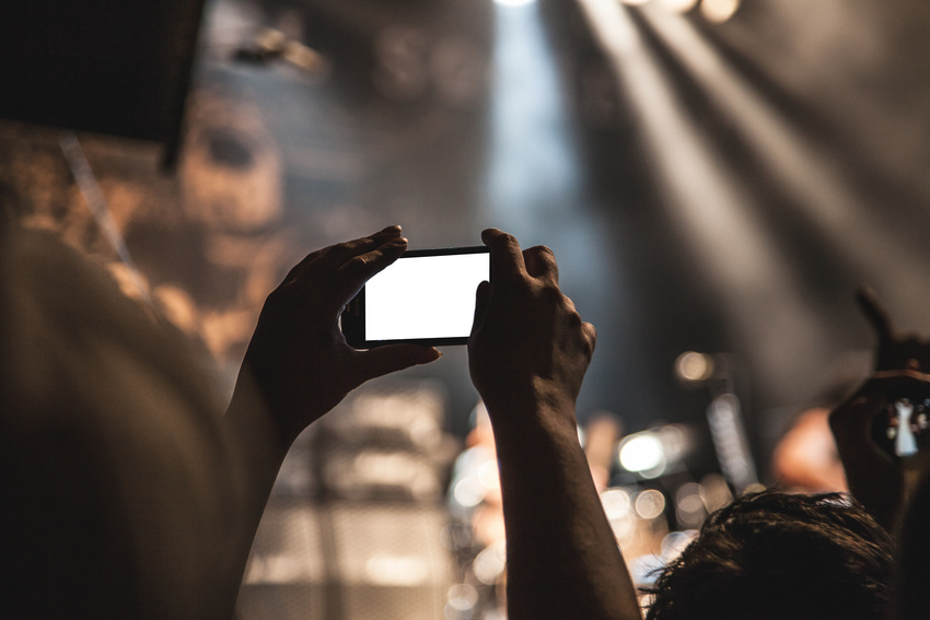 Wie das schottische FLY-Festival alle Smartphones vor der Boiler Room-Bühne verbannte